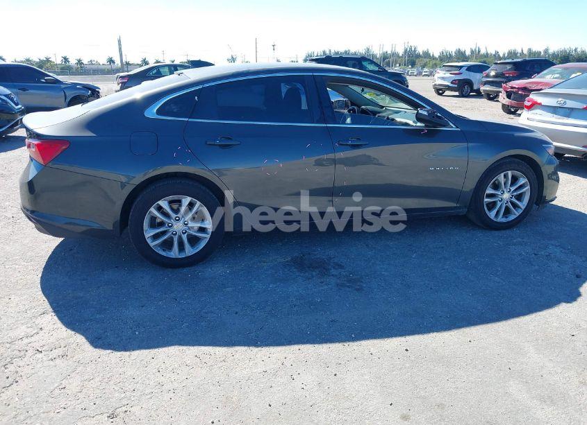 Photo 4 of 2018 Chevrolet Malibu LT (VIN 1G1ZD5ST3JF243762)