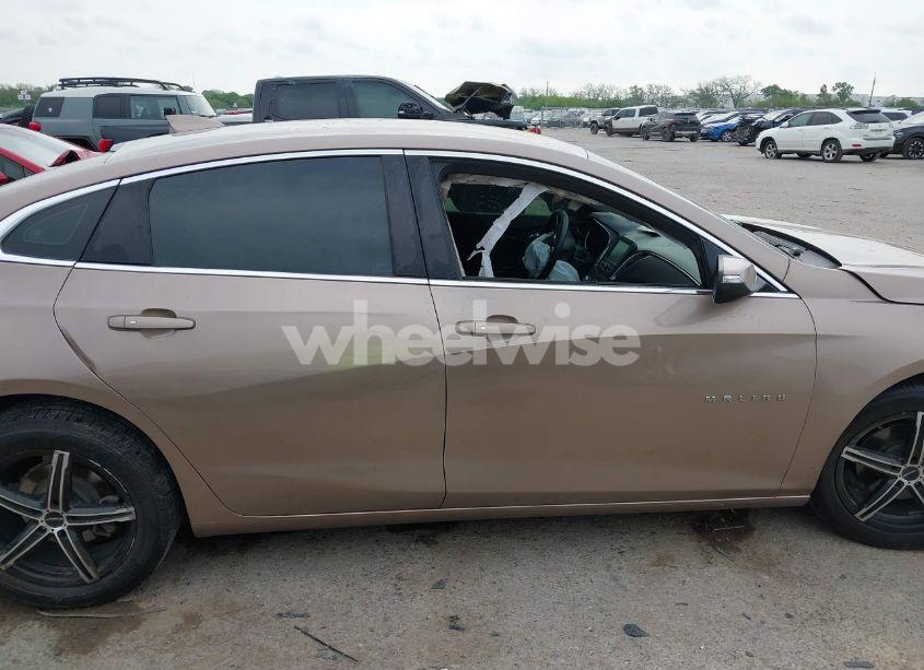 Photo 13 of 2018 Chevrolet Malibu LT (VIN 1G1ZD5ST3JF245558)