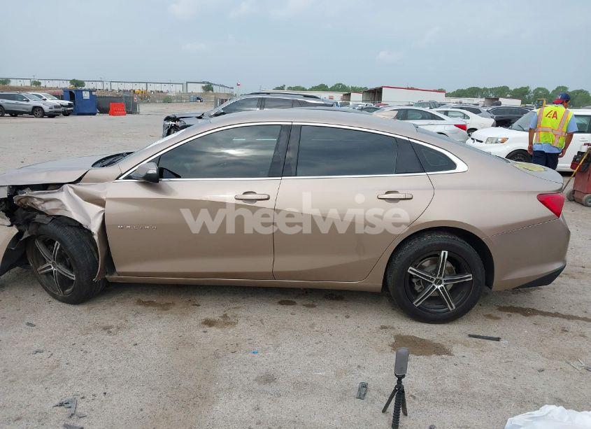 Photo 14 of 2018 Chevrolet Malibu LT (VIN 1G1ZD5ST3JF245558)