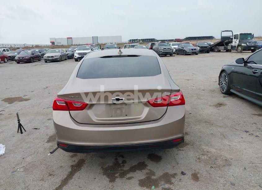 Photo 16 of 2018 Chevrolet Malibu LT (VIN 1G1ZD5ST3JF245558)