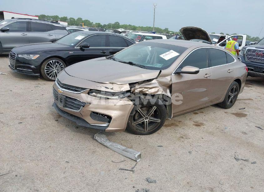 Photo 2 of 2018 Chevrolet Malibu LT (VIN 1G1ZD5ST3JF245558)