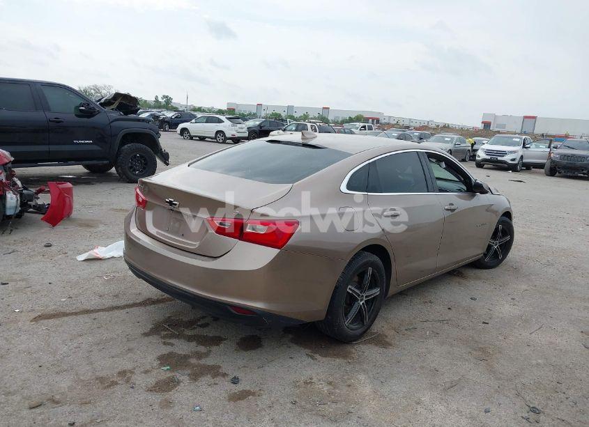 Photo 4 of 2018 Chevrolet Malibu LT (VIN 1G1ZD5ST3JF245558)
