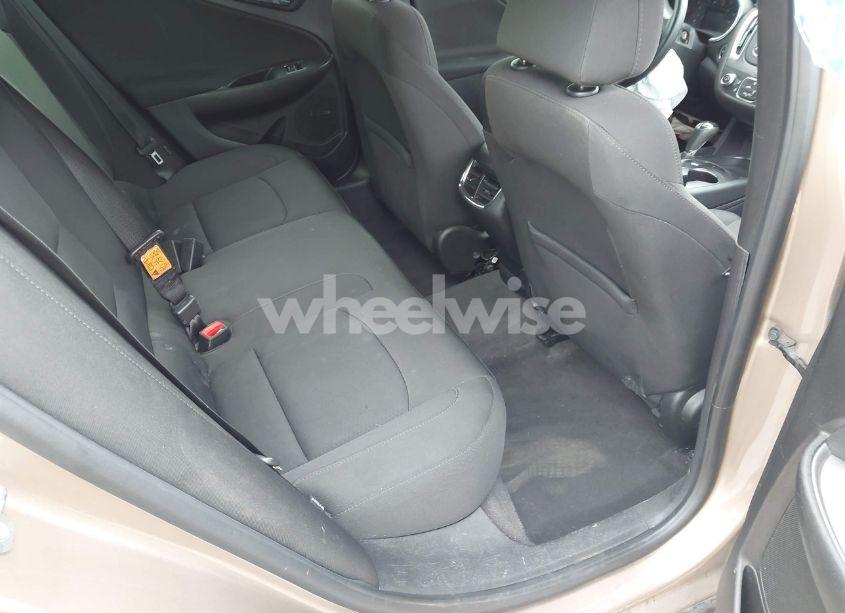 Photo 8 of 2018 Chevrolet Malibu LT (VIN 1G1ZD5ST3JF245558)