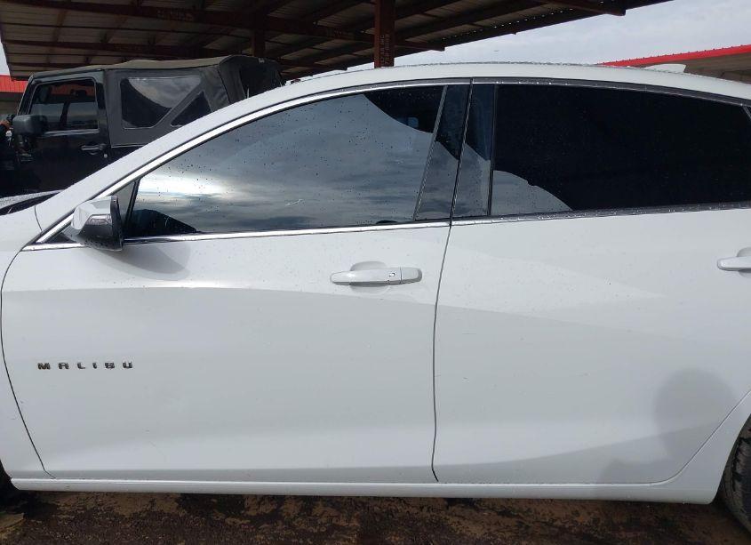 Photo 14 of 2018 Chevrolet Malibu LT (VIN 1G1ZD5ST3JF249660)