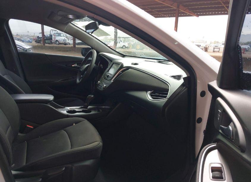 Photo 5 of 2018 Chevrolet Malibu LT (VIN 1G1ZD5ST3JF249660)