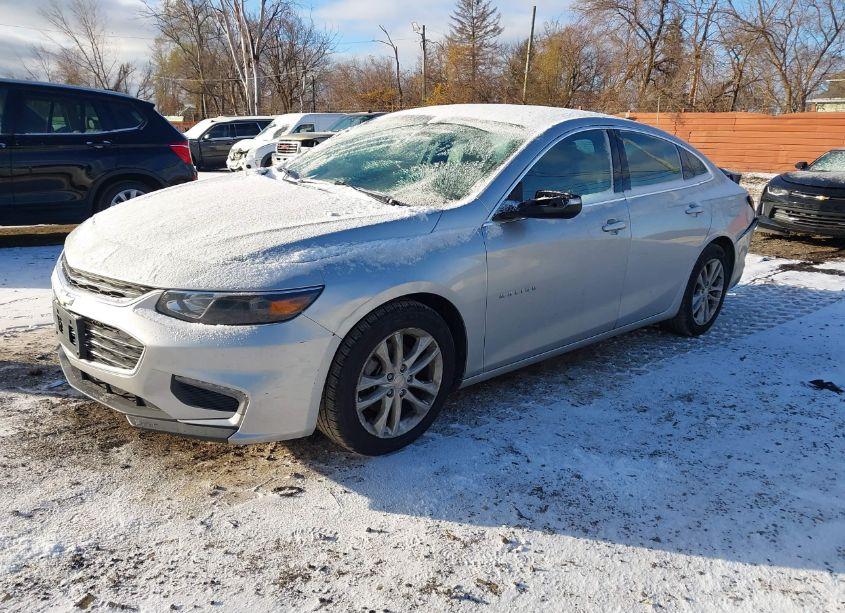 Photo 2 of 2018 Chevrolet Malibu LT (VIN 1G1ZD5ST3JF249996)