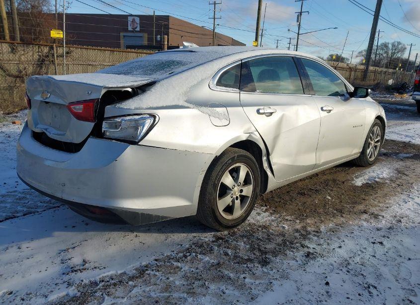 Photo 4 of 2018 Chevrolet Malibu LT (VIN 1G1ZD5ST3JF249996)