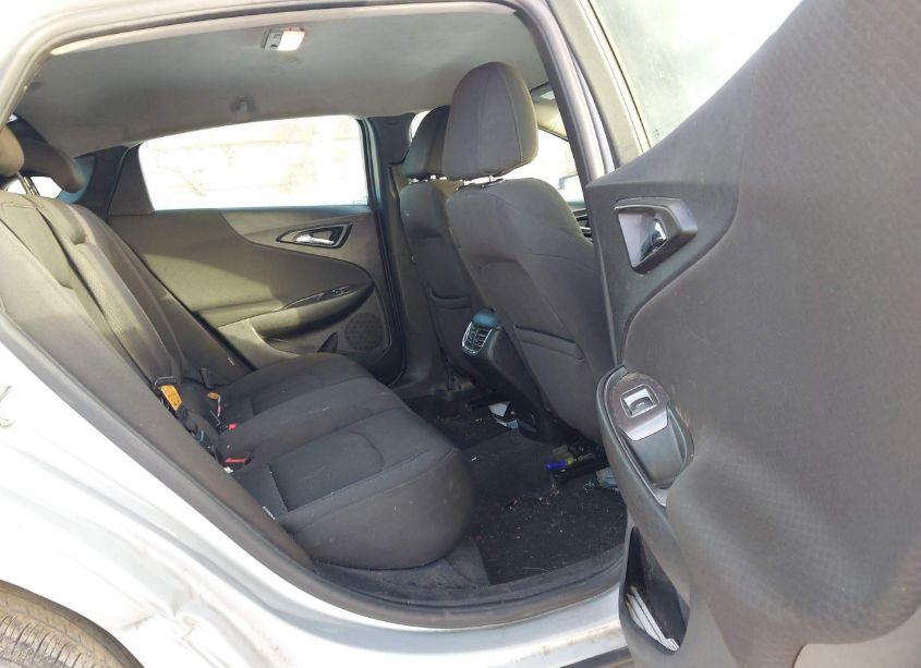 Photo 8 of 2018 Chevrolet Malibu LT (VIN 1G1ZD5ST3JF249996)