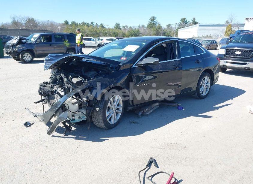 Photo 2 of 2018 Chevrolet Malibu LT (VIN 1G1ZD5ST3JF260870)