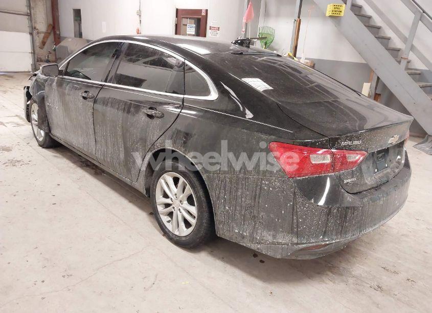 Photo 3 of 2018 Chevrolet Malibu LT (VIN 1G1ZD5ST3JF264434)