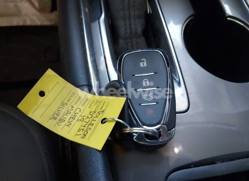 Photo 11 of 2018 Chevrolet Malibu LT (VIN 1G1ZD5ST3JF270105)