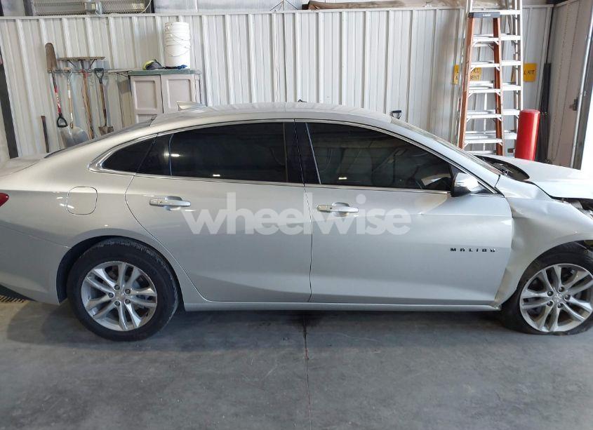 Photo 13 of 2018 Chevrolet Malibu LT (VIN 1G1ZD5ST3JF270105)