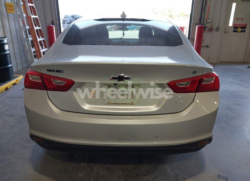 Photo 16 of 2018 Chevrolet Malibu LT (VIN 1G1ZD5ST3JF270105)