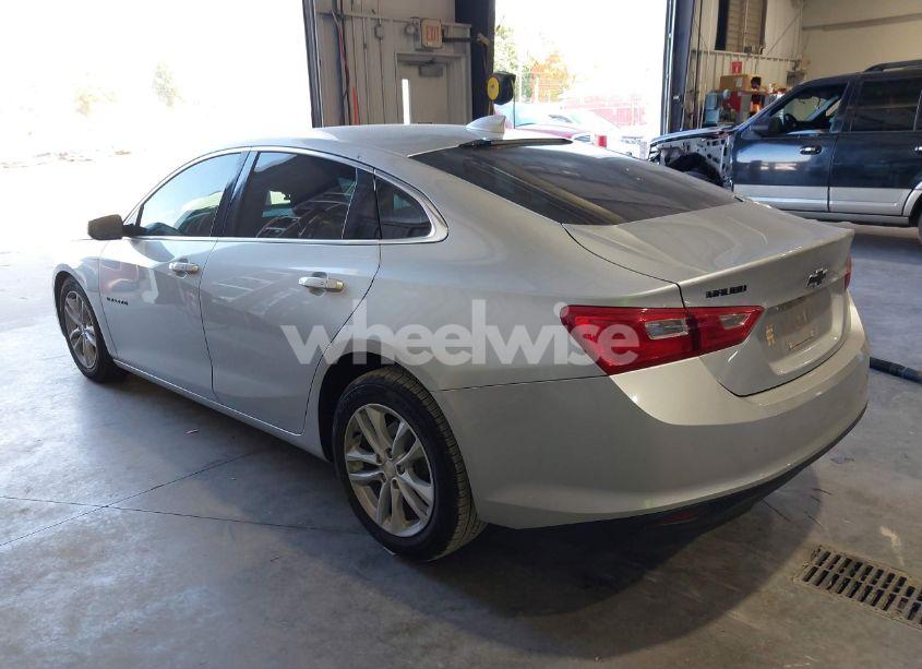 Photo 3 of 2018 Chevrolet Malibu LT (VIN 1G1ZD5ST3JF270105)