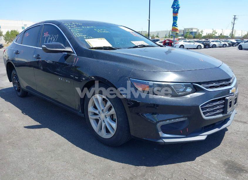 2018 Chevrolet Malibu LT (VIN 1G1ZD5ST3JF275577) main photo