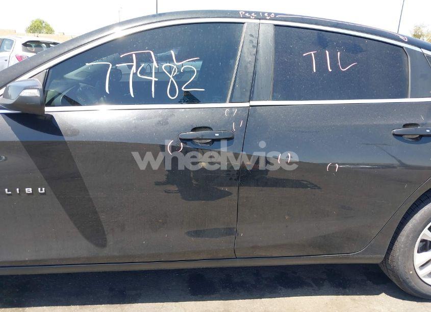 Photo 14 of 2018 Chevrolet Malibu LT (VIN 1G1ZD5ST3JF275577)