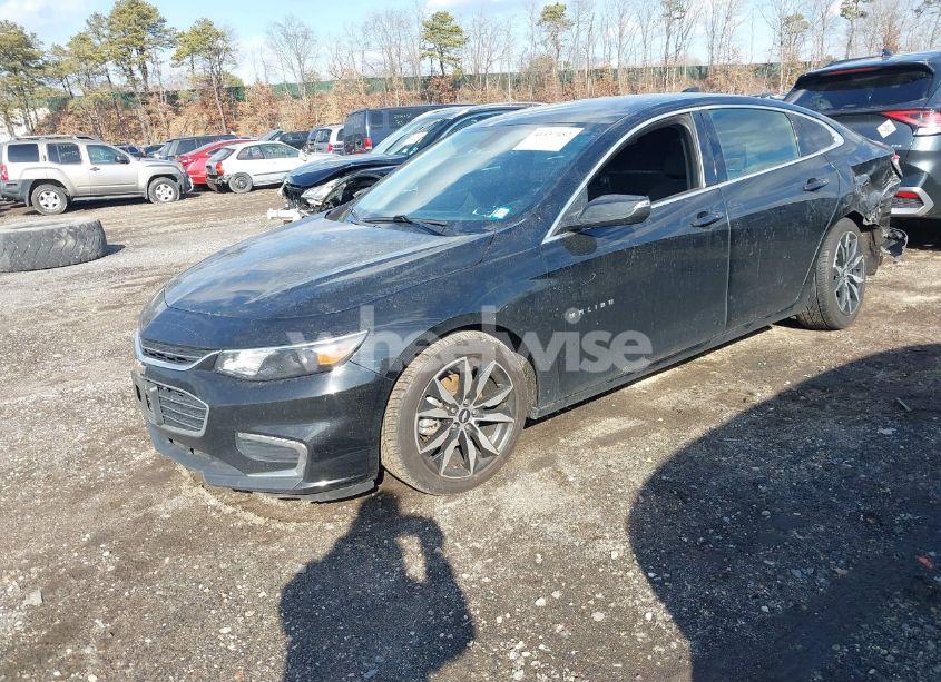 Photo 2 of 2018 Chevrolet Malibu LT (VIN 1G1ZD5ST3JF277913)
