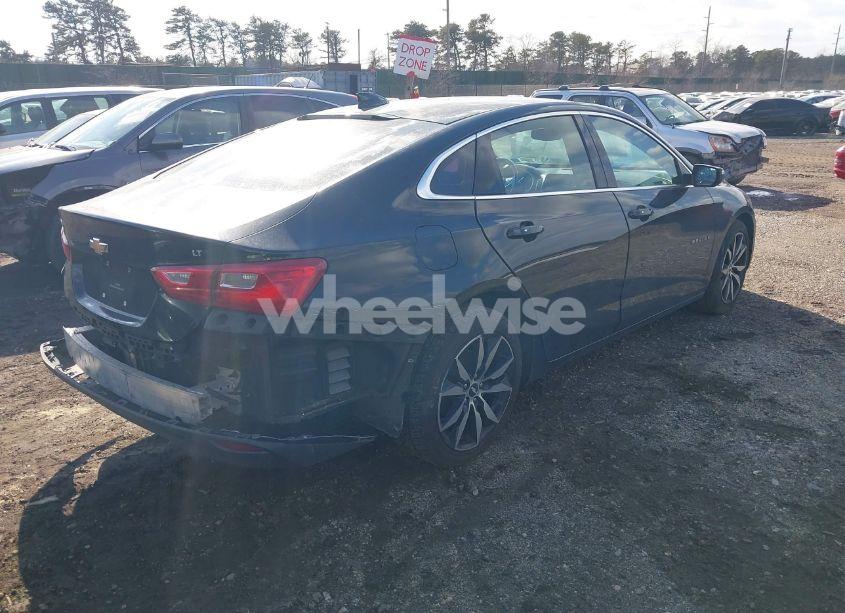 Photo 4 of 2018 Chevrolet Malibu LT (VIN 1G1ZD5ST3JF277913)