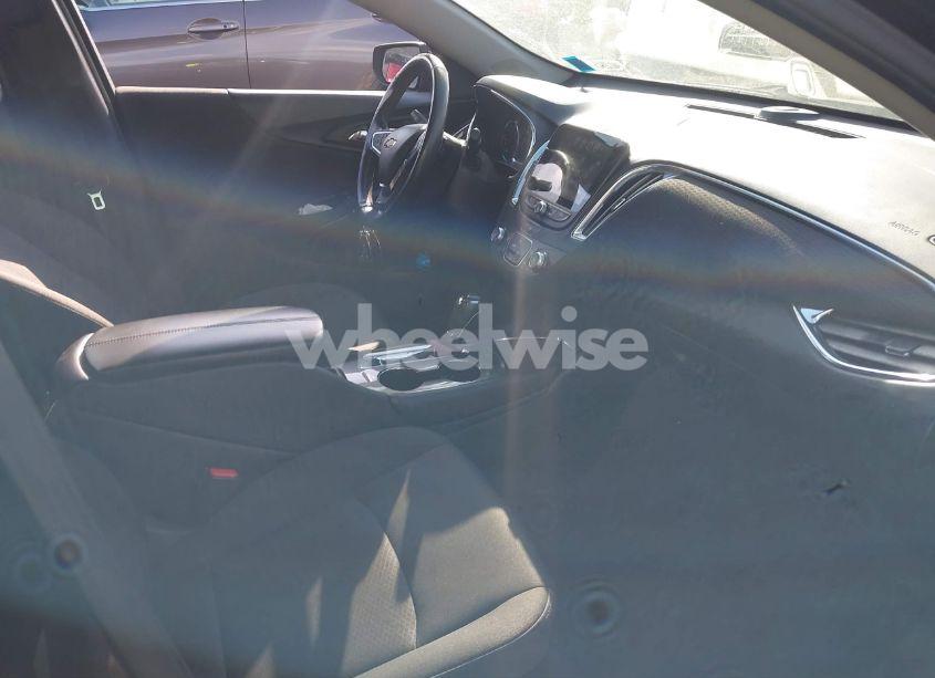 Photo 5 of 2018 Chevrolet Malibu LT (VIN 1G1ZD5ST3JF277913)