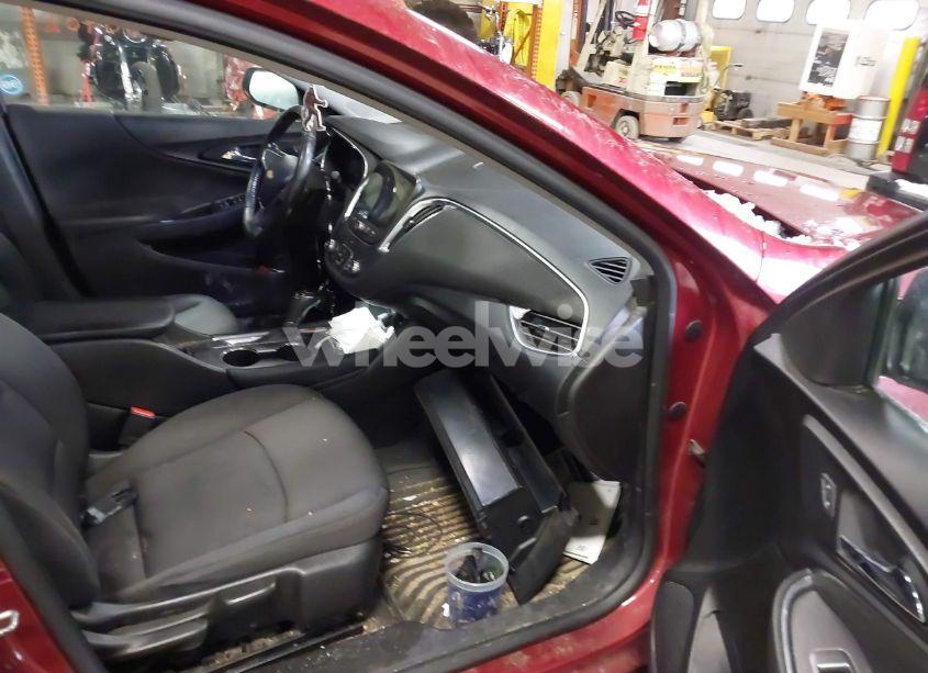 Photo 5 of 2018 Chevrolet Malibu LT (VIN 1G1ZD5ST3JF294498)