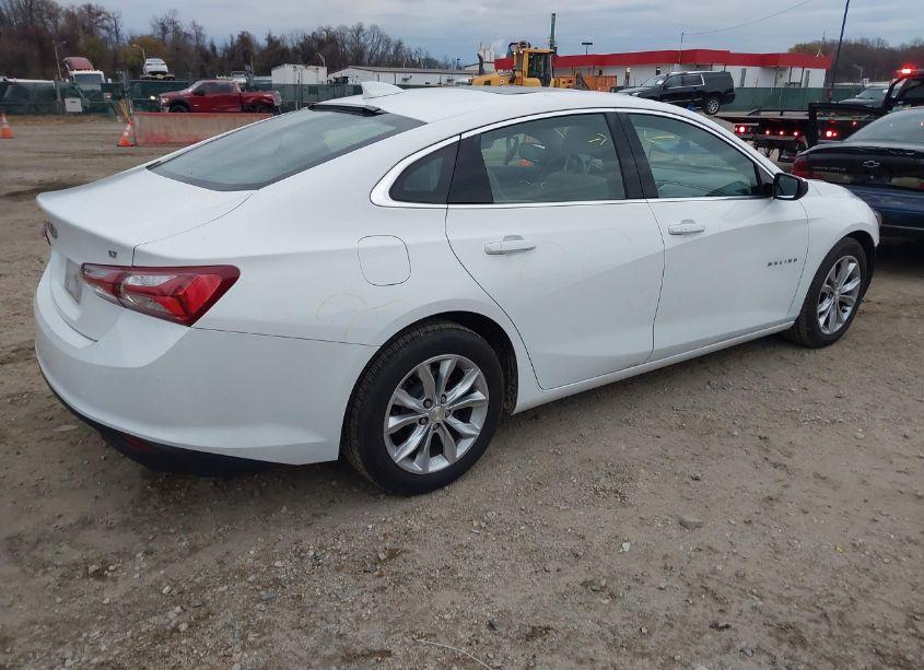 Photo 4 of 2019 Chevrolet Malibu LT (VIN 1G1ZD5ST3KF108377)