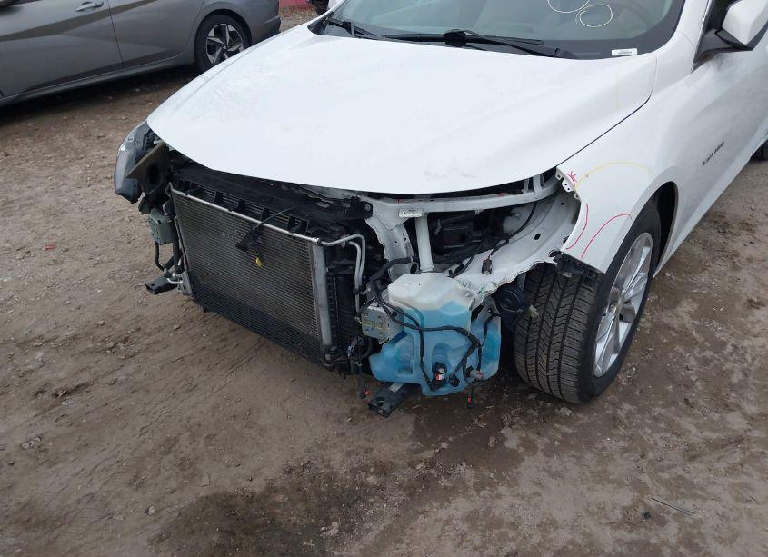Photo 6 of 2019 Chevrolet Malibu LT (VIN 1G1ZD5ST3KF108377)