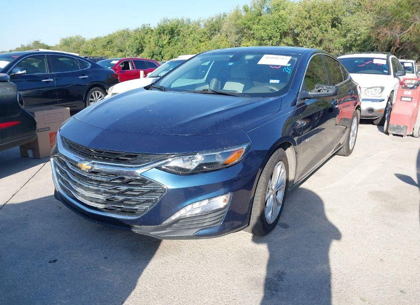 Photo 2 of 2019 Chevrolet Malibu LT (VIN 1G1ZD5ST3KF109738)