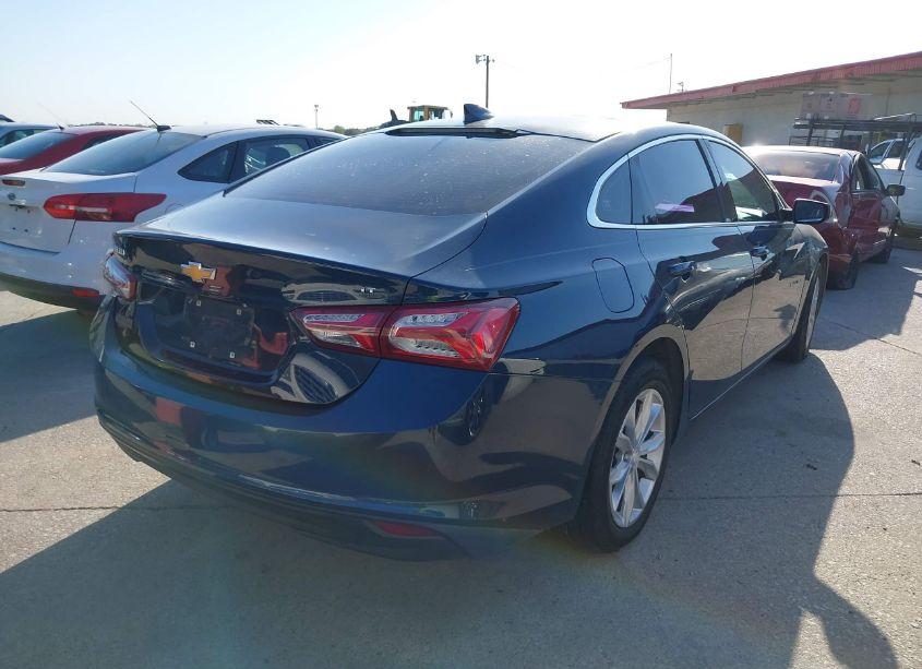 Photo 4 of 2019 Chevrolet Malibu LT (VIN 1G1ZD5ST3KF109738)