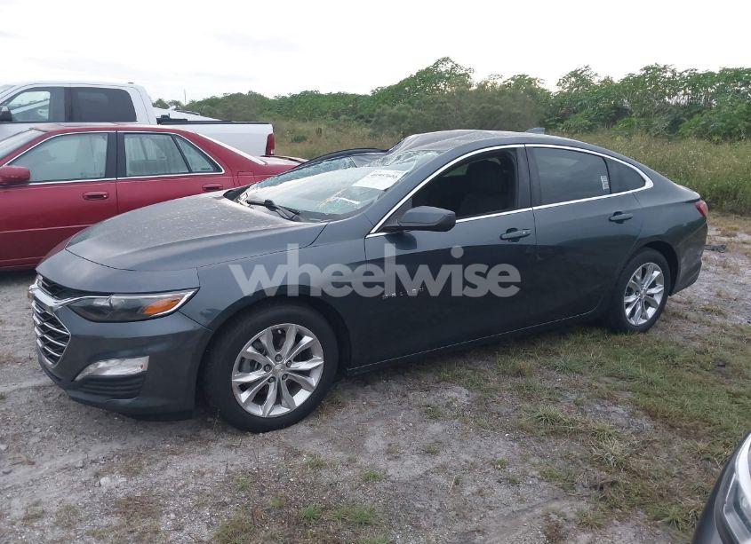 Photo 2 of 2019 Chevrolet Malibu LT (VIN 1G1ZD5ST3KF118844)