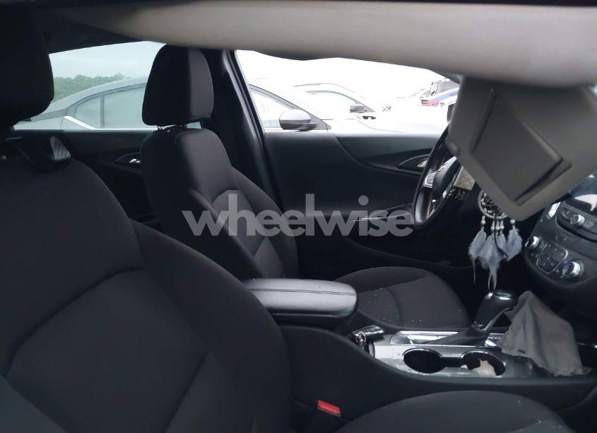 Photo 5 of 2019 Chevrolet Malibu LT (VIN 1G1ZD5ST3KF118844)