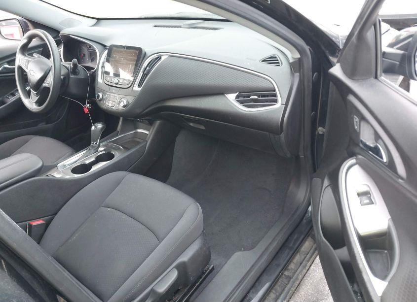 Photo 5 of 2019 Chevrolet Malibu LT (VIN 1G1ZD5ST3KF143985)