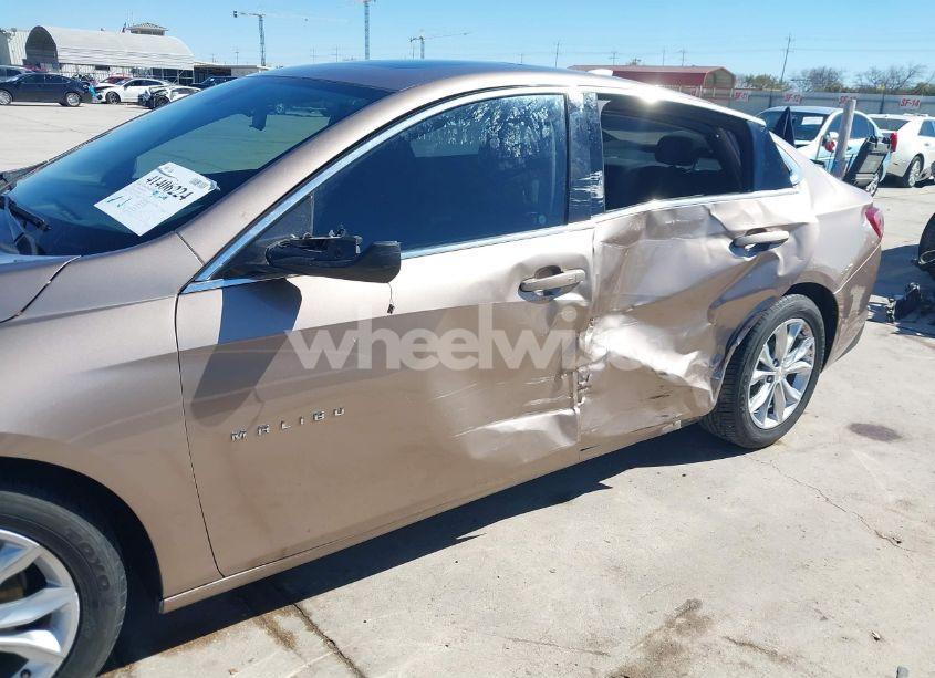 Photo 6 of 2019 Chevrolet Malibu LT (VIN 1G1ZD5ST3KF145347)