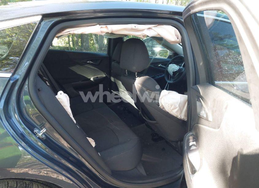 Photo 8 of 2019 Chevrolet Malibu LT (VIN 1G1ZD5ST3KF192880)