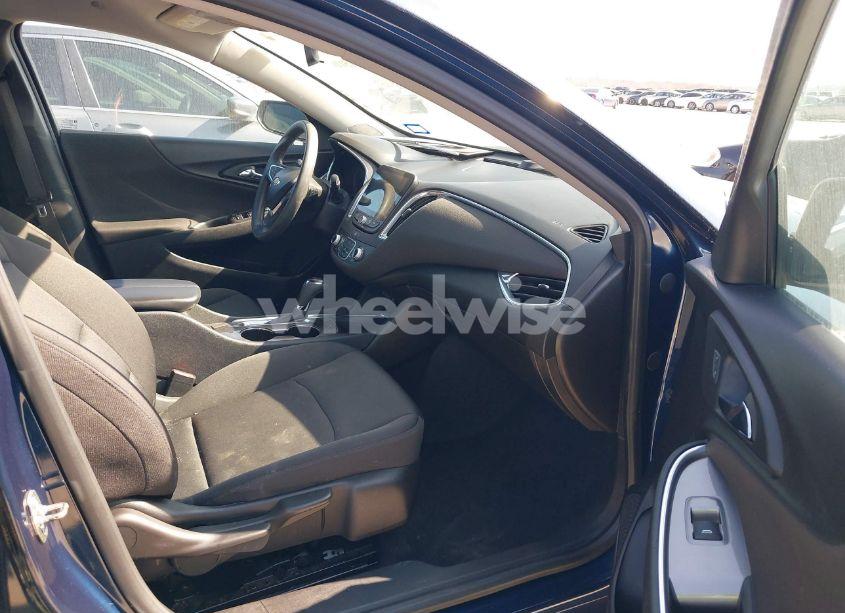 Photo 5 of 2019 Chevrolet Malibu LT (VIN 1G1ZD5ST3KF216384)
