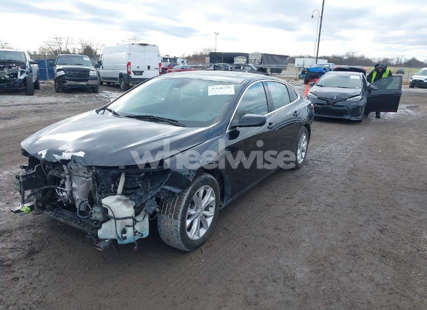 Photo 2 of 2019 Chevrolet Malibu LT (VIN 1G1ZD5ST3KF224128)