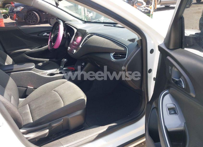 Photo 5 of 2020 Chevrolet Malibu FWD LT (VIN 1G1ZD5ST3LF025372)