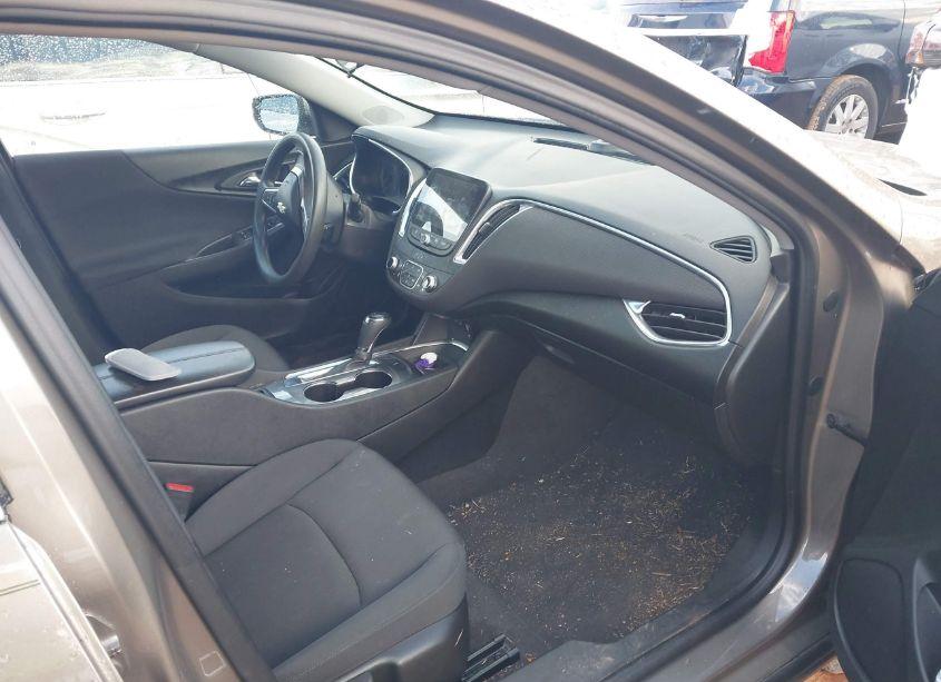 Photo 5 of 2020 Chevrolet Malibu FWD LT (VIN 1G1ZD5ST3LF025453)