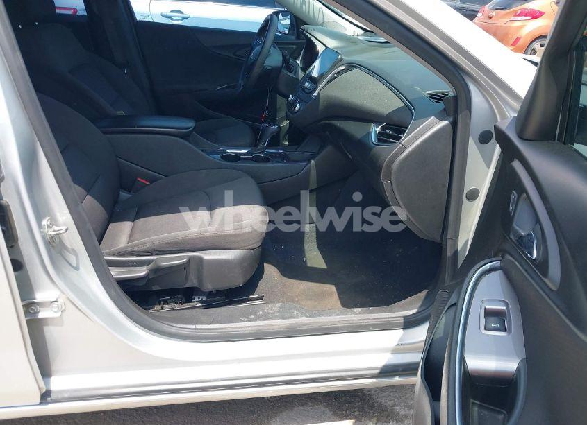 Photo 5 of 2020 Chevrolet Malibu FWD LT (VIN 1G1ZD5ST3LF035402)