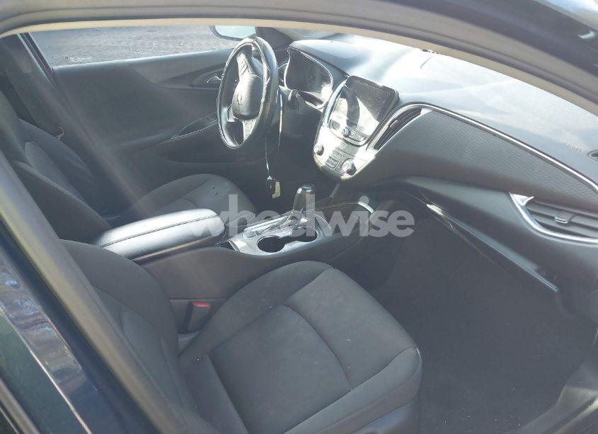 Photo 5 of 2020 Chevrolet Malibu FWD LT (VIN 1G1ZD5ST3LF035965)