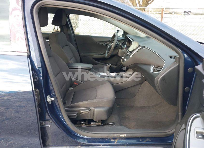 Photo 5 of 2020 Chevrolet Malibu FWD LT (VIN 1G1ZD5ST3LF094885)
