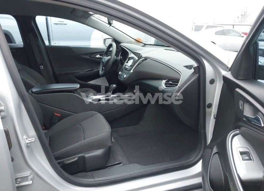 Photo 5 of 2020 Chevrolet Malibu FWD LT (VIN 1G1ZD5ST3LF098628)