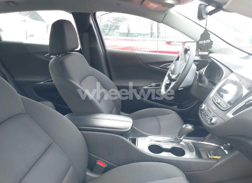 Photo 5 of 2020 Chevrolet Malibu FWD LT (VIN 1G1ZD5ST3LF102547)