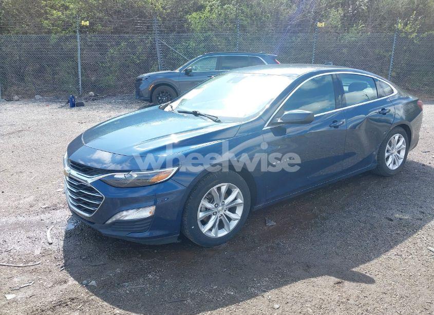 Photo 2 of 2020 Chevrolet Malibu FWD LT (VIN 1G1ZD5ST3LF107246)