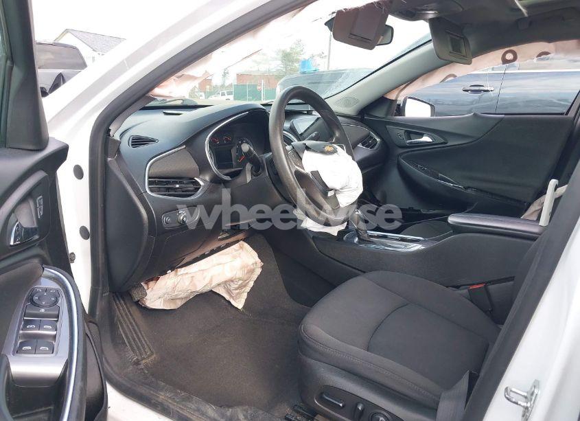 Photo 5 of 2020 Chevrolet Malibu FWD LT (VIN 1G1ZD5ST3LF125360)