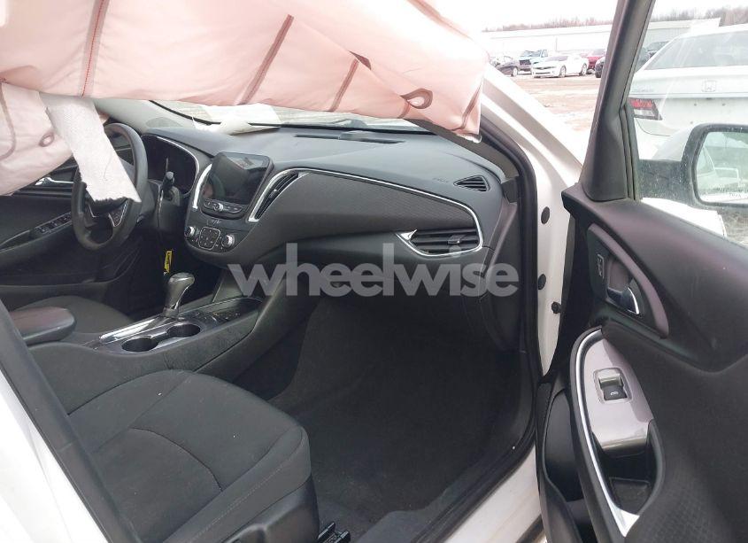 Photo 5 of 2020 Chevrolet Malibu FWD LT (VIN 1G1ZD5ST3LF154695)