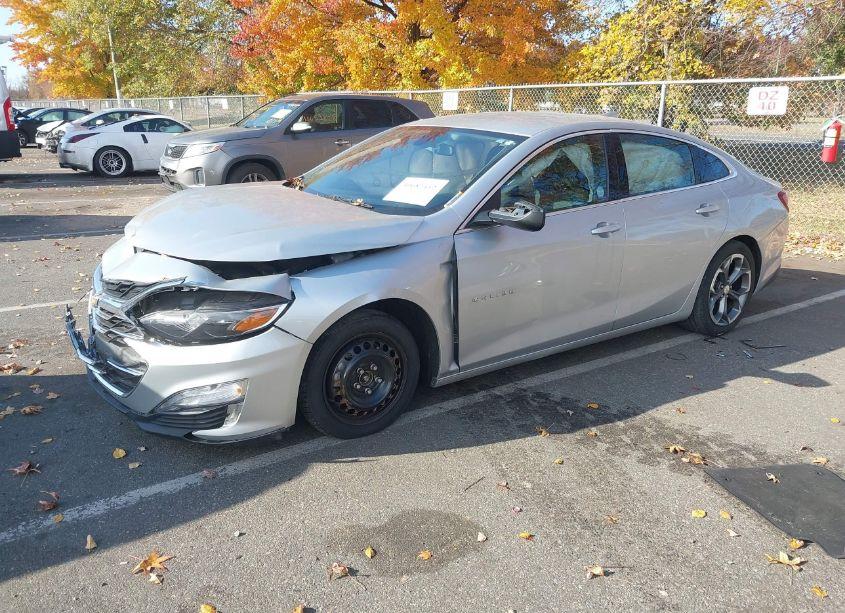 Photo 2 of 2021 Chevrolet Malibu FWD LT (VIN 1G1ZD5ST3MF020982)