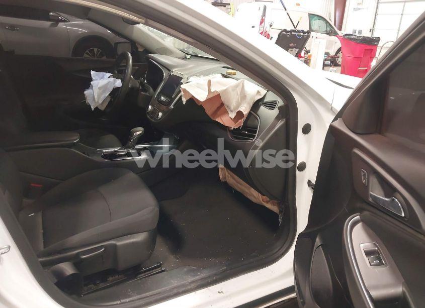 Photo 5 of 2021 Chevrolet Malibu FWD LT (VIN 1G1ZD5ST3MF025017)