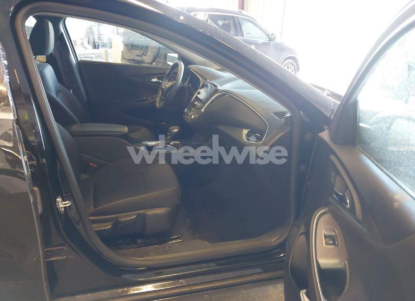 Photo 5 of 2022 Chevrolet Malibu FWD LT (VIN 1G1ZD5ST3NF110070)