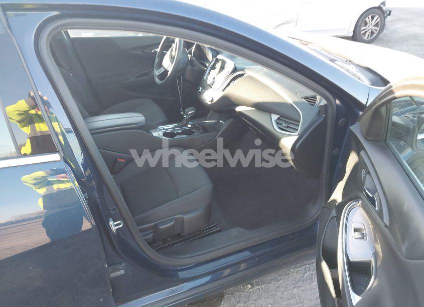 Photo 5 of 2022 Chevrolet Malibu FWD LT (VIN 1G1ZD5ST3NF112370)