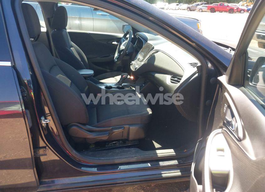 Photo 5 of 2022 Chevrolet Malibu FWD LT (VIN 1G1ZD5ST3NF131016)